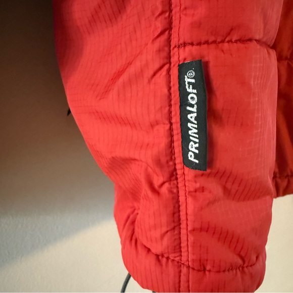 The North Face Men’s  Vibrant Red Puffer Jacket - Picture 13 of 16